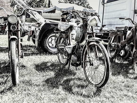Montpon Classic Cars & Bikes Autojumble.-1433