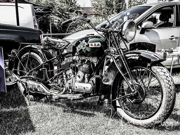 Montpon Classic Cars & Bikes Autojumble.-1436